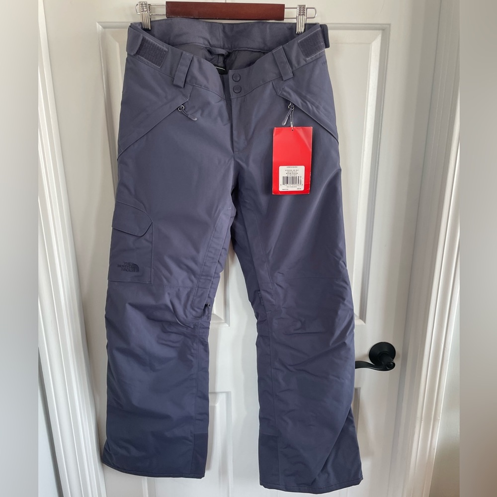 New with tags. The North Face snow pants, size large.